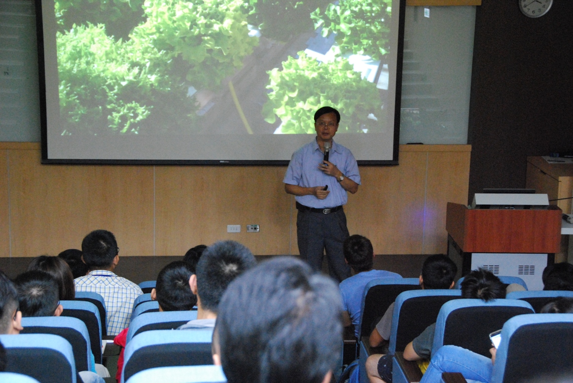 林學詩場長親自授課，分享帶領青年農民赴荷蘭參訪農業心得