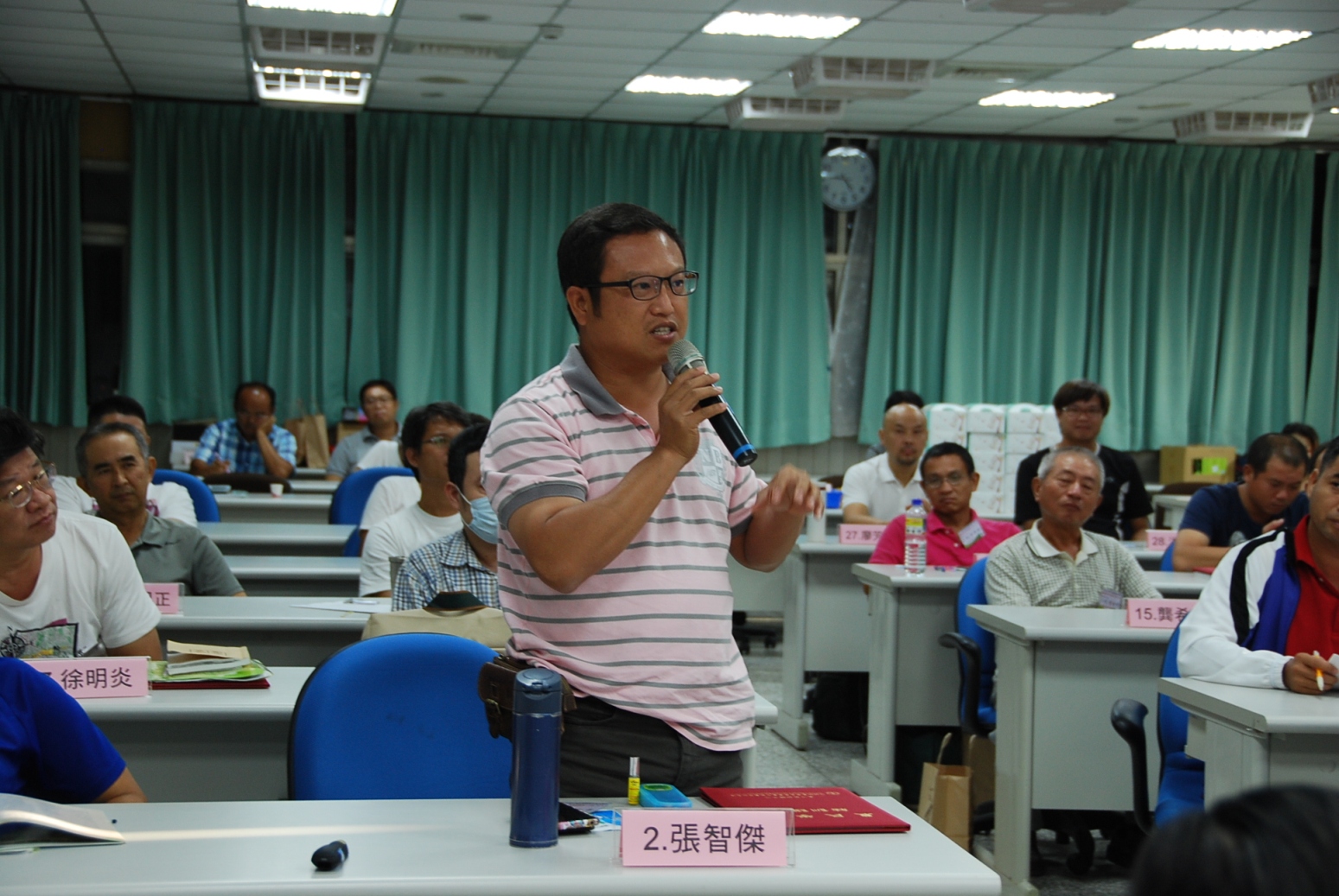 學員於結訓時提出對訓練課程之建議由林學詩場長逐一答覆 
