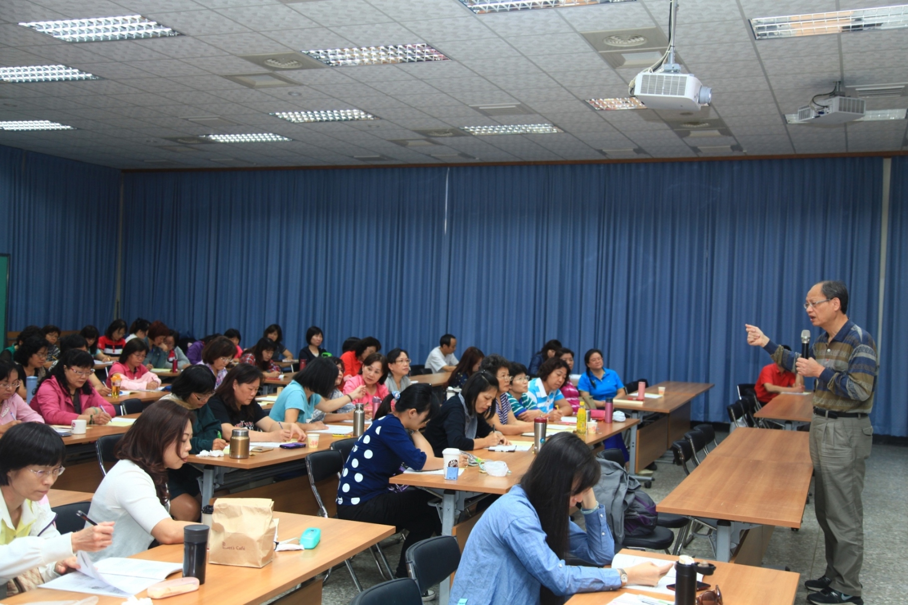 文長安老師講授 - 「從食品安全談 - 安心買、健康吃」