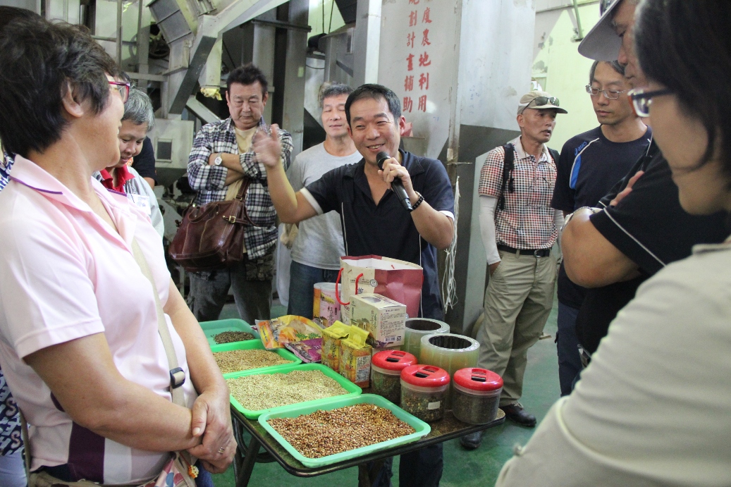 學員參訪二林鎮農會農產加工廠，林志成先生分享蕎麥與薏仁加工與行銷經驗