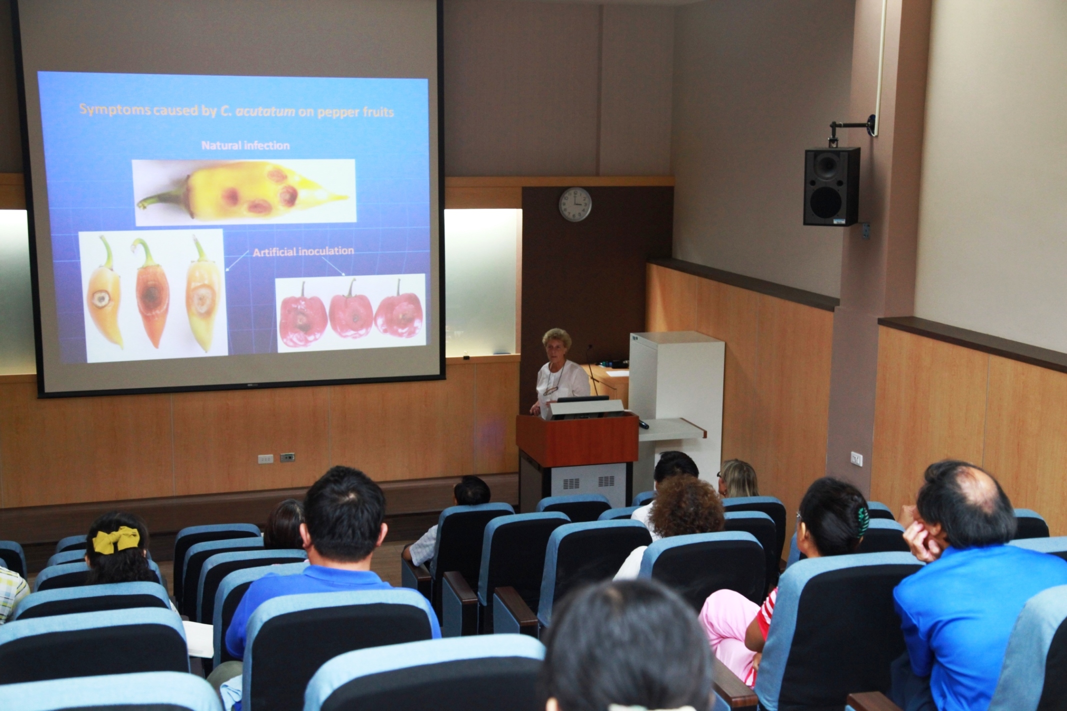 保加利亞科學院 Rodeva 博士發表「番椒病害研究」專題演講 