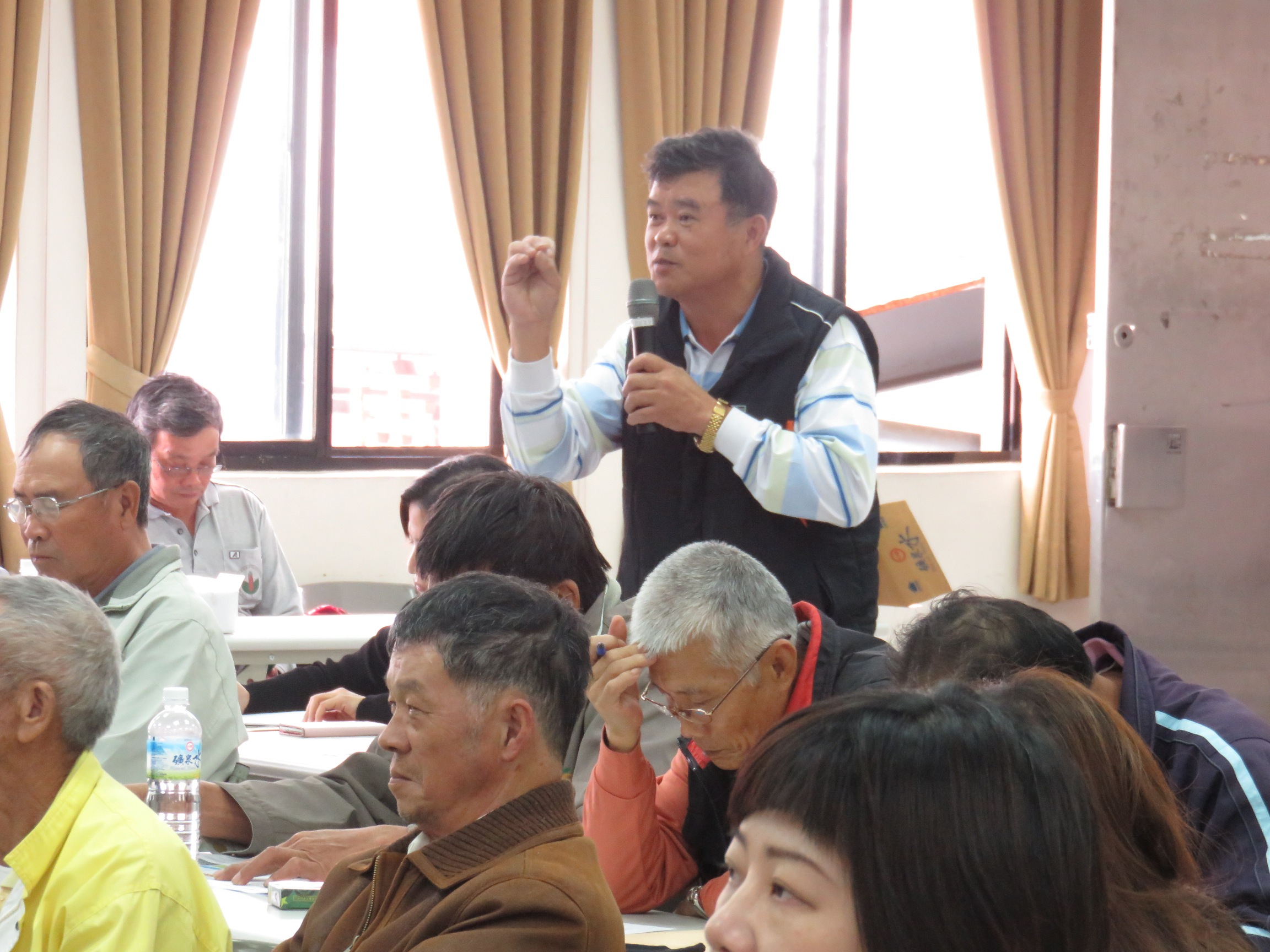 農友提出需求與問題，並向專家們諮詢農業相關政策與技術交流 