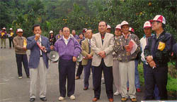 果園鑽土穴施有機肥料開發技術成果觀摩成效深受農友肯定