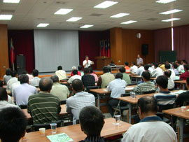 觀摩會由本場場長陳榮五博士親自主持